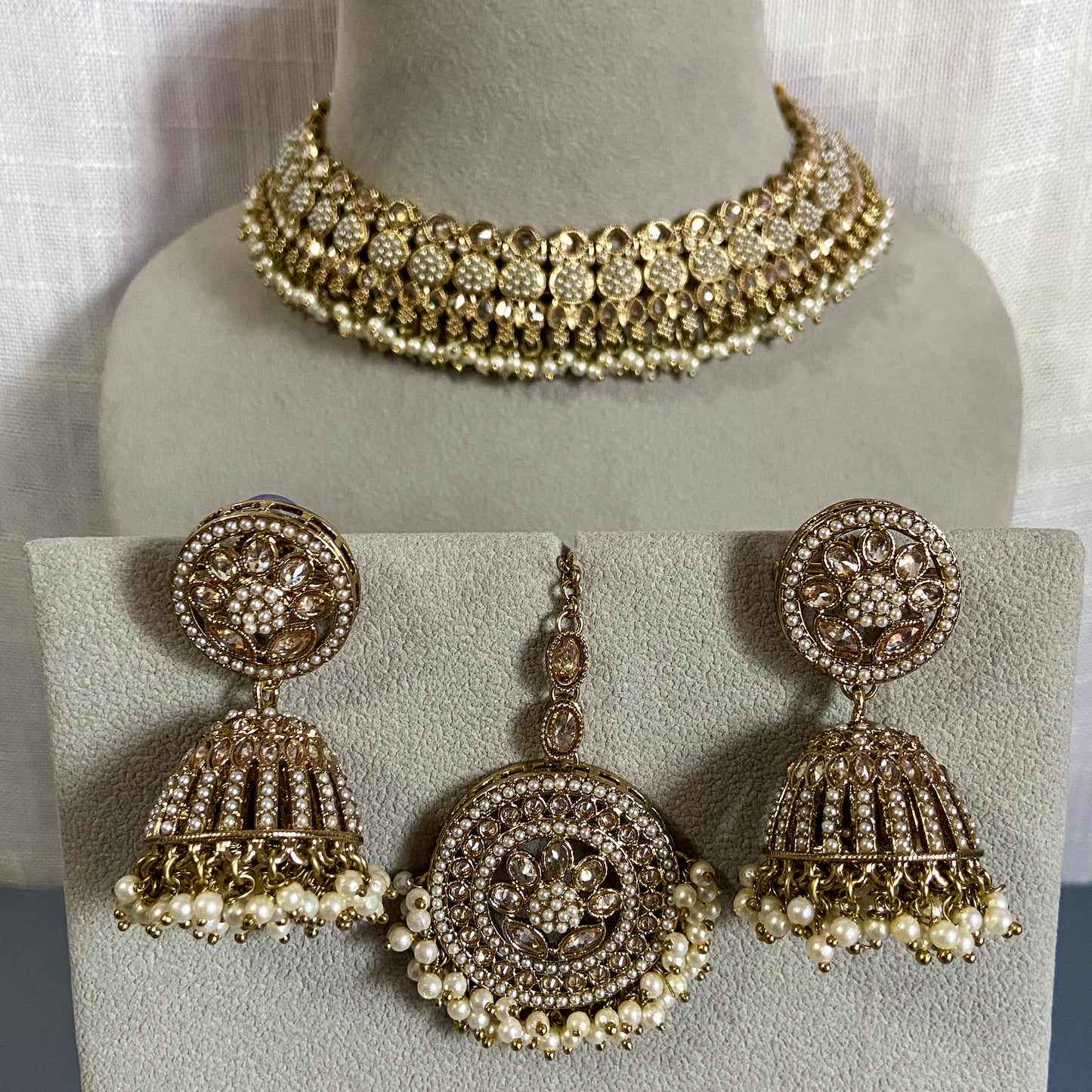 Pakistani jdau necklace- golden